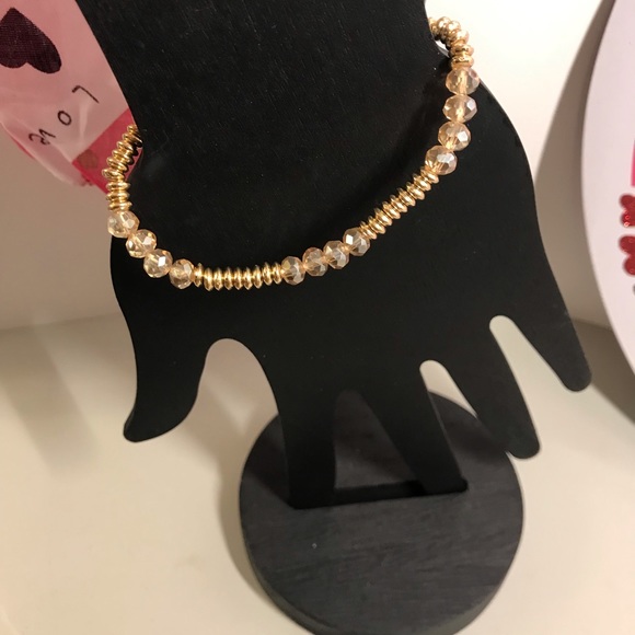 ❤️ 4 Pcs Red & Gold Beaded Bracelet Set NWT - Picture 2 of 5